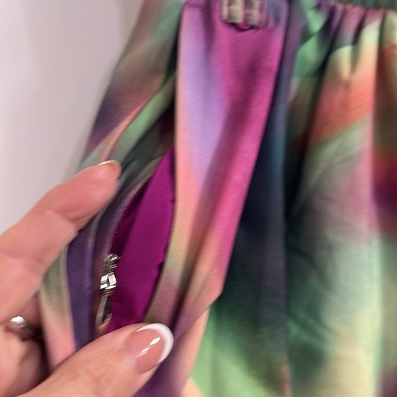 Athleta + Alicia Keys Enlighten Up Flutter Short abstract multicolor size small. - Picture 4 of 11